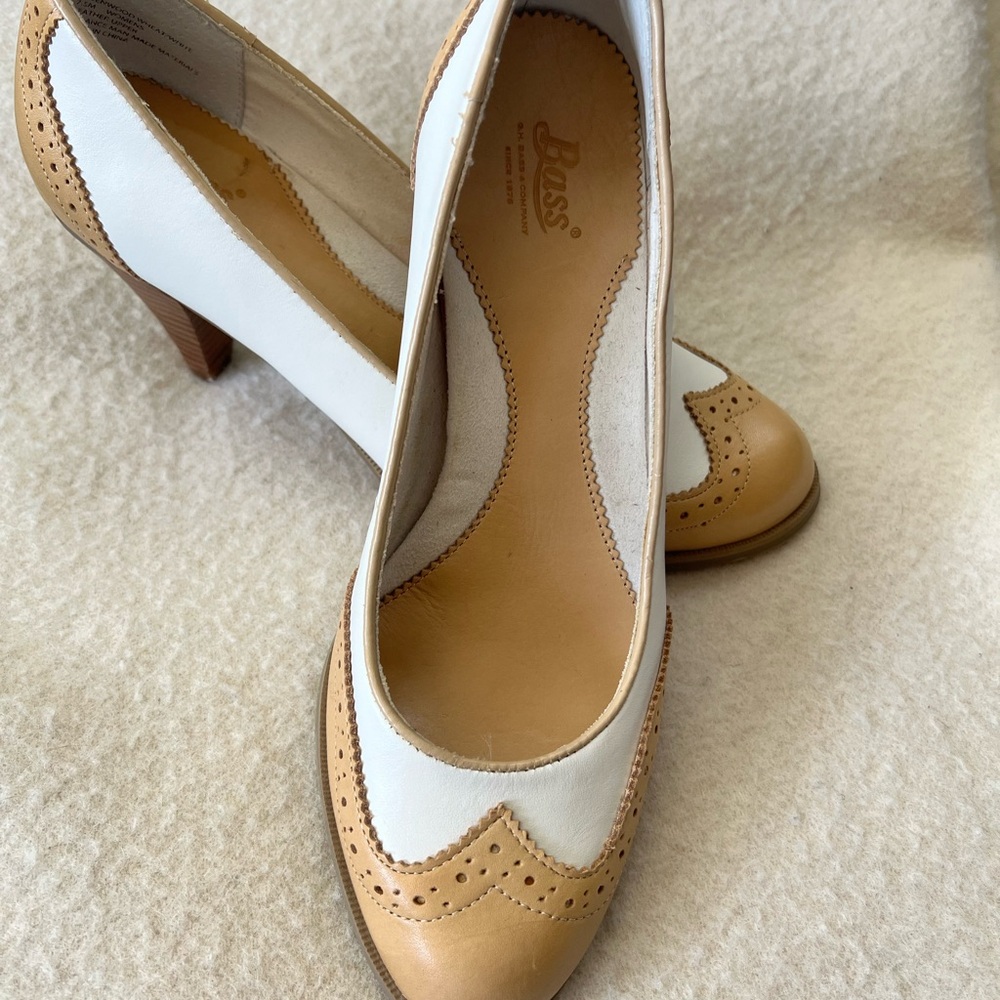 RARE GH Bass & Co Women's White and Tan Greenwood Loafer Heels EUC